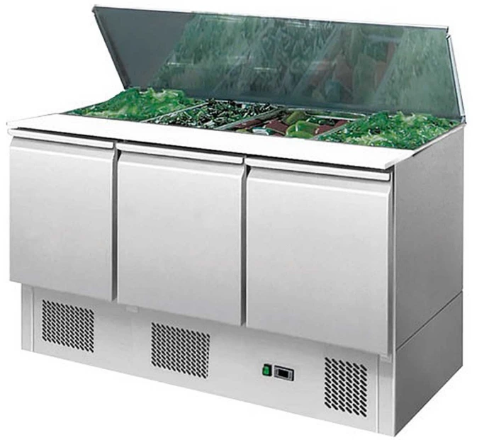 Limpieza de mesas refrigeradas.